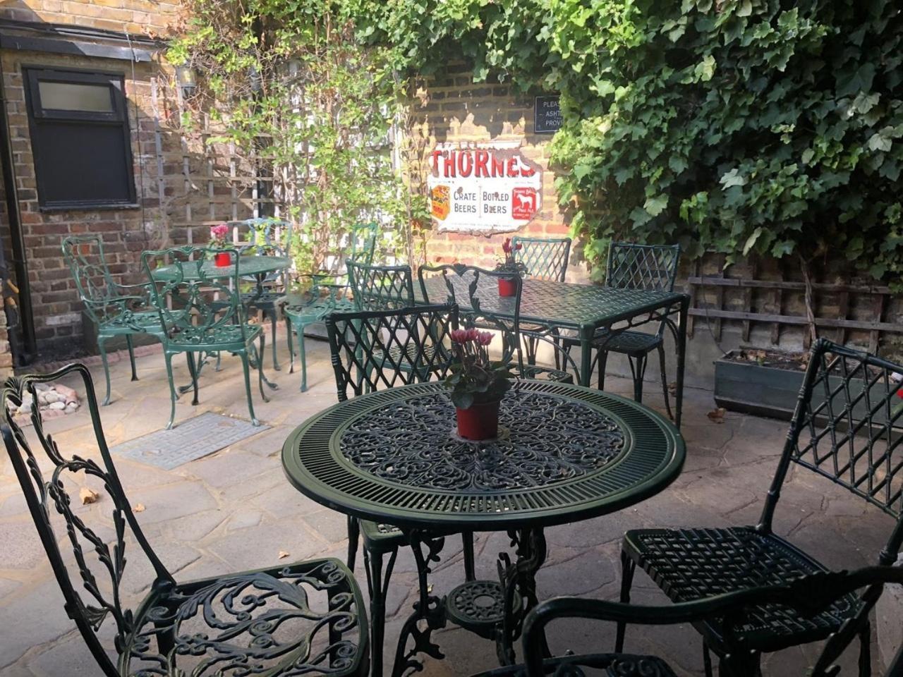 The Windsor Trooper Pub & Inn Exterior foto