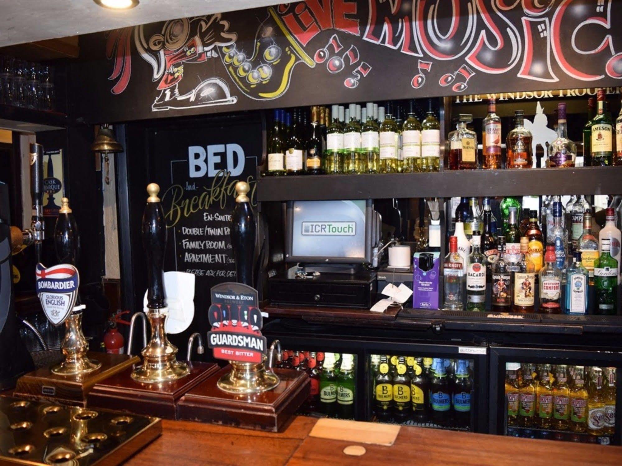 The Windsor Trooper Pub & Inn Exterior foto